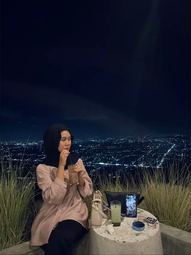 rekomendasi banget nih buat kalian yang mau liat city light jogja✨📸👀🥰🫶 city light jogja ga pernah gagal🥹 #citylight #cafejogja #nongkrongjogja #fyppppppppppppppppppppppp 