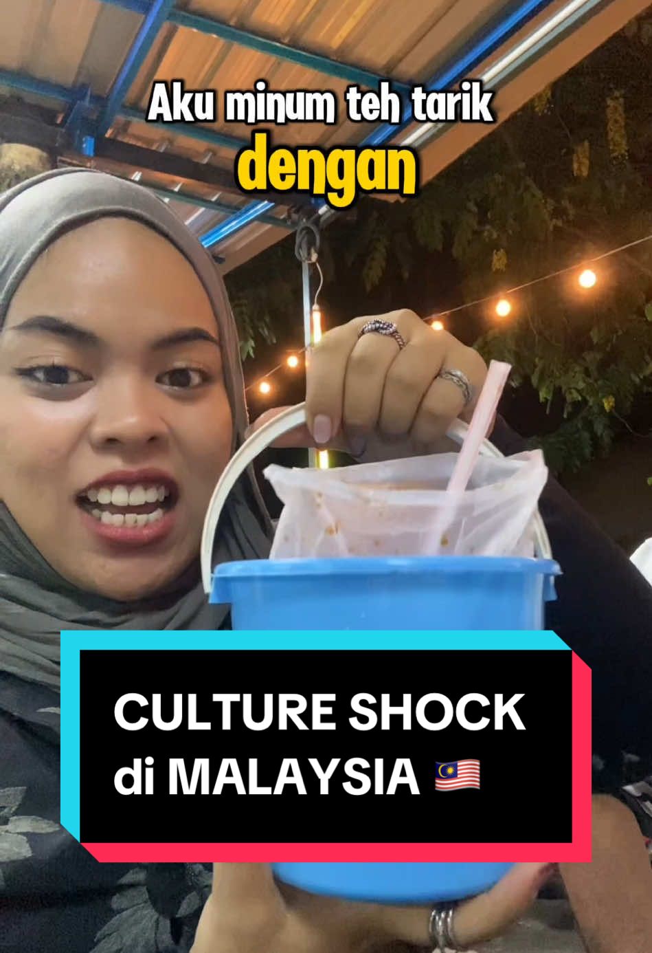 Culture Shock di Malaysia 🇲🇾 Minum Teh Ais aka Es teh tarik pake EMBER ! thankyou abang @𝖍𝖆𝖒𝖘𝖙𝖊𝖗 𝖌𝖔𝖗𝖊𝖓𝖌🐹 🤟🏻🤝 #travel #malaysia#foodies#foodies #indonesia #indomalay🇮🇩🇲🇾 #cultureshock #jalan #traveling #drinks #fyp 