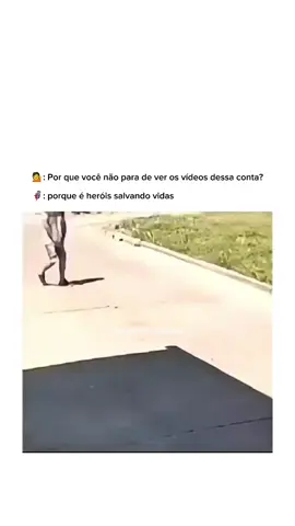 Ele não pensou duas vezes. Não fez por fama. Fez por humanidade. ❤️ Se isso tocou seu coração, compartilha com alguém. #humanidadeaindaexiste #boasnoticias #heroidavida #fy  #foryoupage #reelsparavoce #viral 