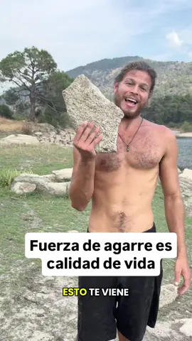 Esto es muy importante Tener fuerza de agarre es fundamental para tu confianza y capacidad física y mental. Muy bien relacionada con la esperanza y la calidad de vida. Tienes La Guía para Recuperar tu Movimiento Natural donde aprenderás todas las formas de entrenar tu agarre y todos los movimientos naturales de los humanos. La tienes en el enlace de mi perfil. Te quiero mucho. #fuerza #agarre #movimientonatural #movimiento #calidaddevida 