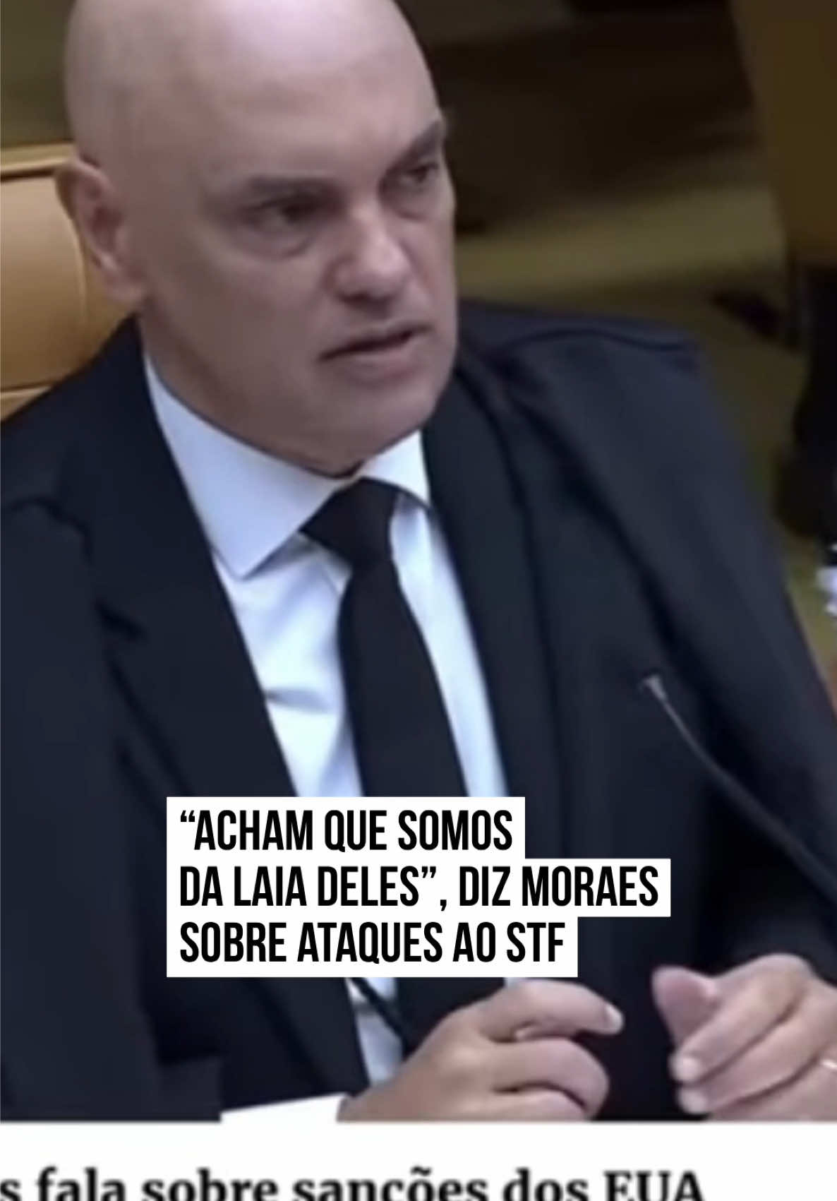 Sem citar nomes, mas com argumentos baseados em ações públicas e amplamente divulgadas, o ministro do Supremo Tribunal Federal (#STF) Alexandre de #Moraes chamou de “organização criminosa”, formada por pessoas que agem como “milicianos”, os que articulam punições contra ele e contra o Brasil nos Estados Unidos. Moraes falou durante sessão de abertura do segundo semestre do Judiciário, nesta sexta-feira (1º/8). O ministro, relator das ações penais que apuram participante de uma tentativa de golpe para impedir a posse do presidente eleito, em 2022, citou como ações de “milícias” a ameaça a familiares de ministros e as ações que prejudicam o Brasil em prol de interesses particulares, como a descontinuidade do julgamento de Jair Bolsonaro (PL) pelo Supremo. Mesmo diante da aplicação da Lei Magnitsky contra ele; da suspensão de vistos de ministros do STF e de familiares; e do tarifaço de 50% aos produtos brasileiros por Donald Trump, Moraes firmou posição e disse que qualquer sanção aplicada a ele, por quem quer que seja, estrangeiro ou não, não influenciará o seguimento do devido processo legal aos réus acusados de participar da tentativa de um golpe de Estado. “Acham que estão lidando com pessoas da laia deles, acham que estão lidando também com milicianos, mas não estão. Estão lidando com ministros da Suprema Corte brasileira. Engana-se essa organização criminosa ao esperar que a permanente continuidade dessa torpe coação possa gerar uma covarde rendição dos poderes constituídos brasileiros”, disse Moraes. #tiktoknotícias 📹 TV Justiça