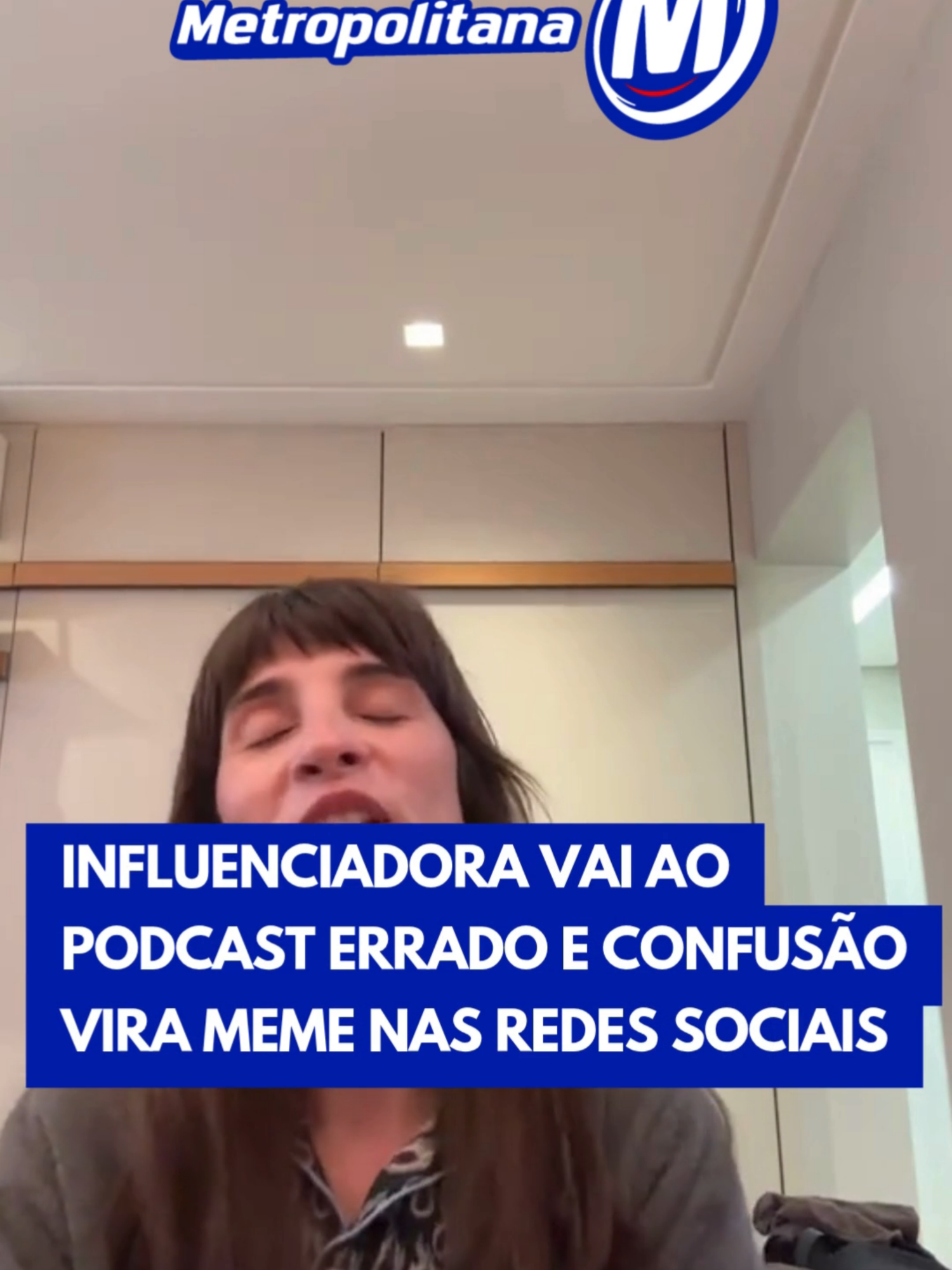 Na última quinta-feira (31), a influenciadora Camila Fremder virou meme nas redes sociais após fazer uma participação no podcast 'Vênus Talk'. O problema é que, ao ser convidada, ela pensou que estaria presente no 'Vênus Podcast' e a confusão ficou visível durante o ao vivo.  “Tinha um caderno com o nome do podcast que eu conheço e, embaixo, ‘conversa da mulher madura’. Foi aí que percebi que não estava onde achava que estava”, contou. #TikTokNotícias #EntretêNews