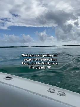 He makes me lie down in green pastures… leads me beside still waters. 🙏🏽