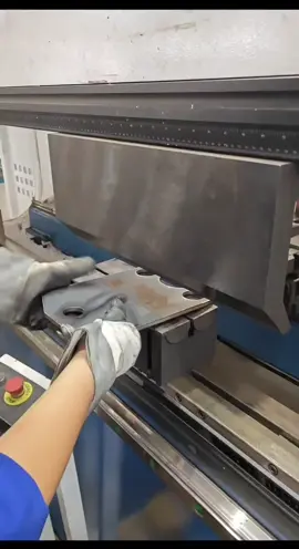 Markfree bending die design shares. Wingbend structure. ... ... #pressbrake #pressbrakes #sheetmetal #sheetmetalpro         .