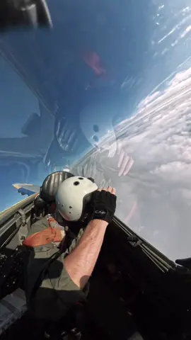 Лайкаю креативний комент #foryou #fyp #відео #viral #україна #mig29 #pilot #fly #job #авіація #fighter #militarylife #винищувач #pilotlife #sky 