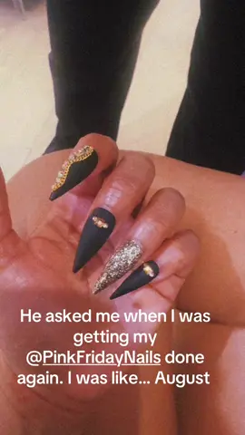 #PinkFridayNails #PressOns 