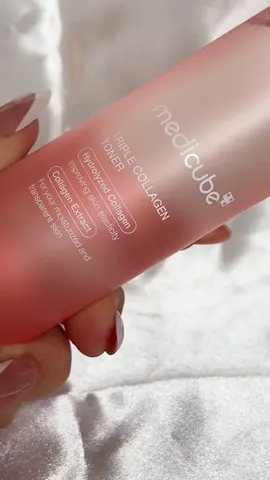 Collagen? I’m there 😍@medicube global triple collagen toner 🌸 is perfect for your everyday skincare! It uses hydrolyzed collagen to improve the skins natural elasticity, with collagen extract to moisturise and create that glass skin finish 🫧 perfect! #koreanskincare #skincare #medicube #collagen #collagenskincare #fyp #beauty #skinjourney 