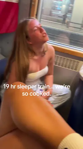 #oslo #norway #swedan🇸🇪 #sleepertrain #imdedinside why is it so fucking hot in here 