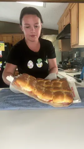 These Italian Grinder subs were so delicious. And I had plenty left over and they were just as good the next day! 🥪#italiangrinder #sliders #hanahsolum #daycareprovider #viral 