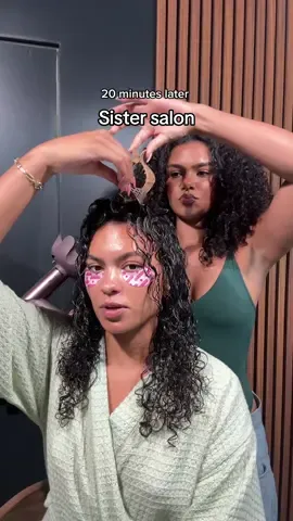 Had to put sis on to a routine that keeps my curls lasting throughout the whole week!! What curly questions do y’all have? 👀✨ #curlyhairroutine #sisters @BounceCurl @Rizos Curls 