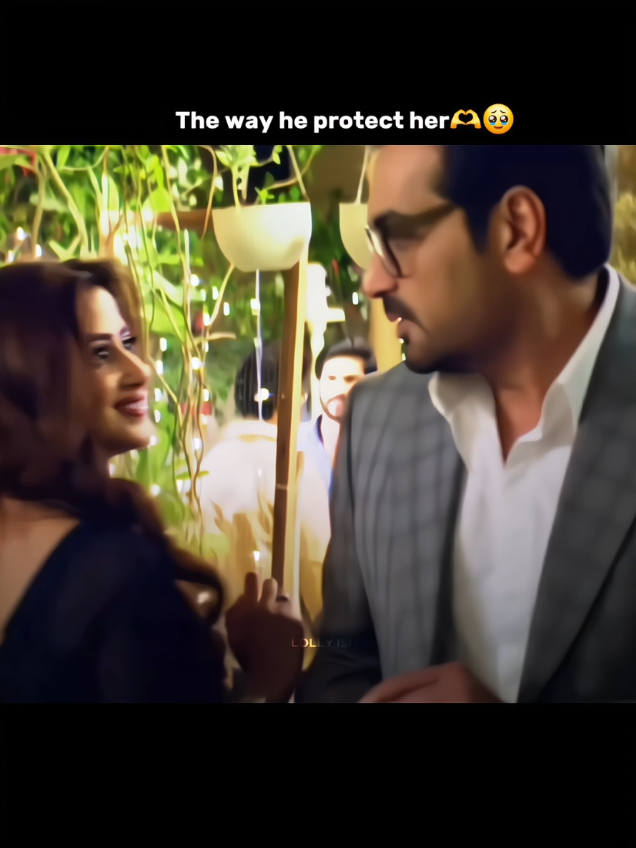 The way he protect her 😭🫶🎀 . . . . . #sajalaly #humayunsaeed #pakistan #foryou #edit #unfreezemyacount #foryou #explore #trendingreels #pakistanidrama #mainmuntonahihoon #explore #foryoupage #viralreels @TiktokPakistanOfficial 