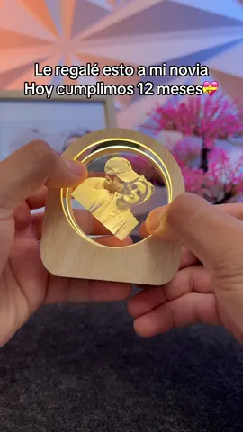 Personalicé esta lámpara para regalarle a mi novia por nuestro aniversario💝 #personalizada #lampara #regalos #recuerdos #parejas 