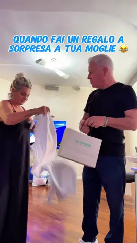 Continua a dubitare di mio padre 😂 @Angela Alviti @Massimo Varamo #ridere #maaaèvalè #coppia #moglieemarito #mammaepapà #mamma #papa #mammaefiglio 