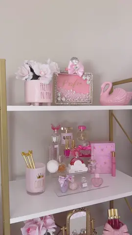 Happy August friends 💞🌸🎀🥰 #pinkbeautyroom #pinklove #pinkvibes #bowlover #pinkbows #burlingtonfinds #katespade #rossfinds 