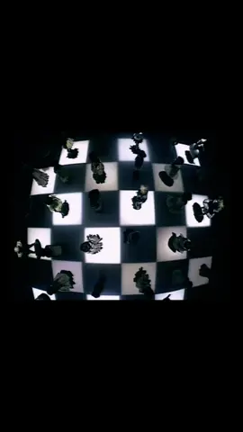 bring back drama on the runway! no one did it like alexander mcqueen #alexandermcqueen #mcqueen #fashion #Runway #style #fashionshow #90s #drama #fyp #foryoupage #couture #foryou 