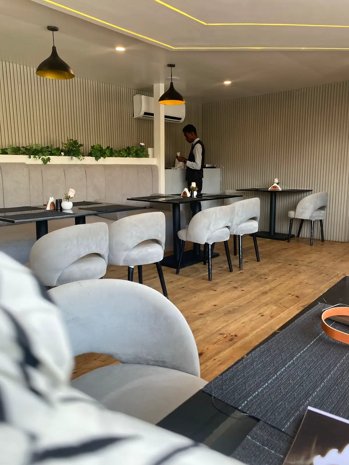 شكراً على التعامل الراقي والخدمات الممتازه ❤️ حقيقي المكان قمة في الجمال ❤️  @Shaky restaurant - مطعم شاكي 