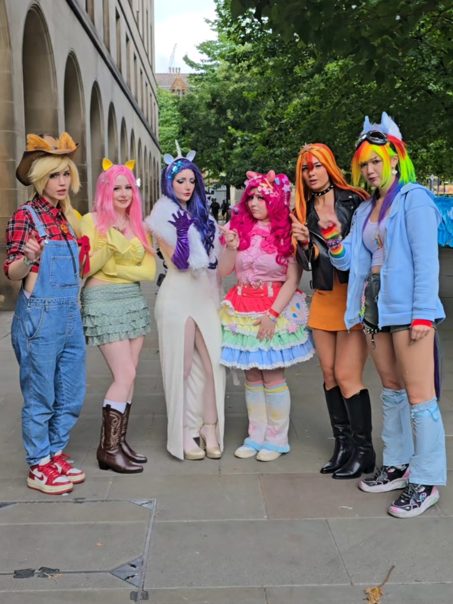 sorry inspector 😿 not everypony can join. 🌈 Zureeal (me) 💎 @Ryn 🌙 🍎@teddie  ⭐️@becca  🧁@enyaarwyen  💗@Faebee  💀@CamYmaC  Event: @MegaCon Live  ♡ . ♡ . #cosplayer #mlp #mlpcosplay #mylittlepony  #mylittleponycosplay #pinkiepiecosplay #rainbowdashcosplay #raritycosplay #applejackcosplay #sunsetshimmercosplay #fluttershycosplay  #helldivers2 #helldivers2cosplay #ukcosplay 