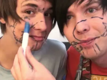 heart eyes howell in the big 25? #danandphil #danhowell #phillester #danandphilgames #hearteyeshowell 