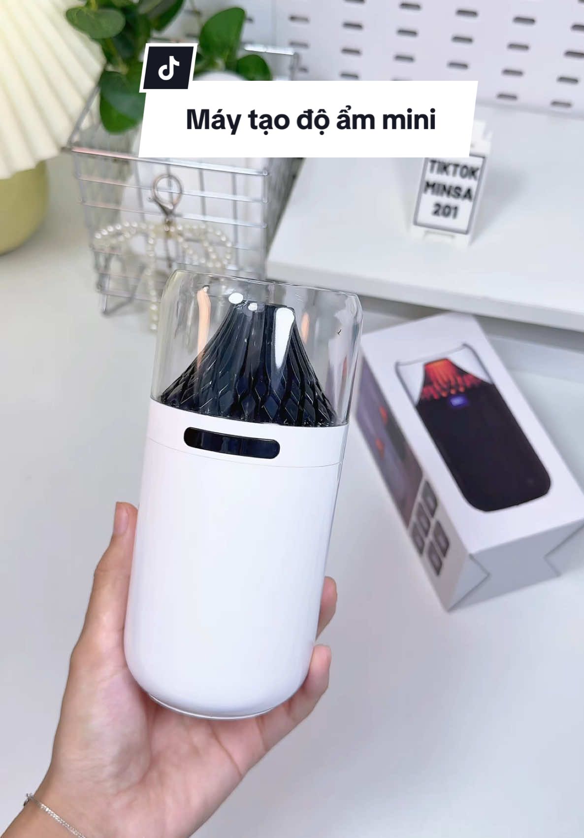 Tiện lợi, đơn giản, dễ dùng. Mùa hè điều hoà nhiều rất cần em này để cân bằng độ ẩm🤗🤗🌷🌷 #minsareview #minsa201 #minsamacgi #maytaodoamkhongkhi #maytaodoam #taodoam #mayphunsuong #maytoahuong #maytaodoam 