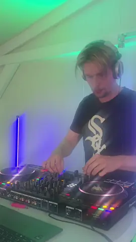 If this drop doesn’t give you goosebumps… it’s not Saturday night yet #techno  #DJLife #ForYou #FYP #ViralSounds   