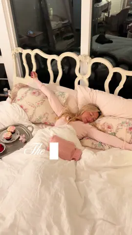 my knight in shining armor, my menstrual cycles bestie!!! @our.cora 