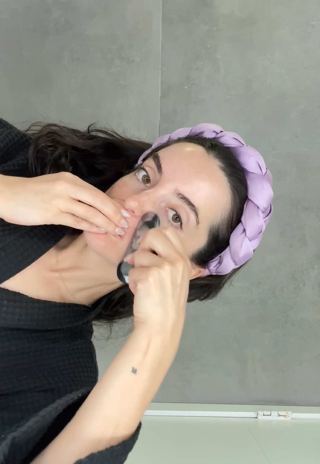 don’t forget spf on your ears 🤓 #morningroutine #skincare #routine #skincareover30 #guasha 