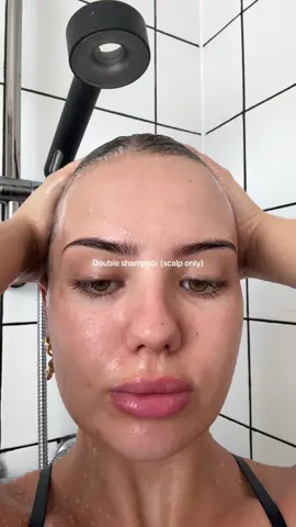 As well as washing my hair much more often than I used to, here’s everything else I do to stop my hair from getting greasy so quickly 🫧 Bubble Tonic: @Seapuri US AD #greasyhair #healthyhair #hairwash #hairtips #oilyscalp #scalptonic #washday #hairtips #dandruff #naturalhair #hairtok #hairshedding #hairloss #thinhair