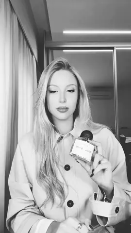 Voltando com esse quadro 💫 Um perfume por dia - e o de hoje é meu perfume FAVORITO da vida! Mojave Ghost Absolu da Byredo