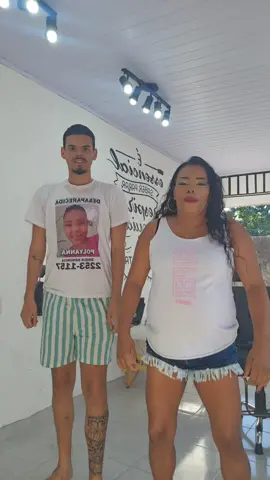 Meu amigo maquiador é cabeleireiro @Victor Fernandez me deixou linda e ainda vistiu a camisa #voltapolyanna obrigada pelo carinho meu amor ❤️❤️❤️#foyou #viral #fyyyyy #tutorial 