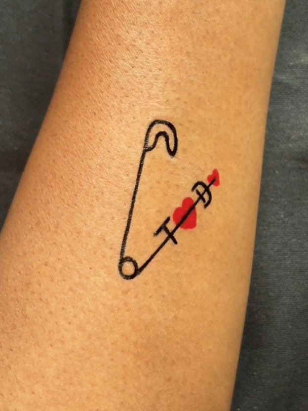 unique tattoo idea #fentysuperbrandday #asmertattoo #dipartist #tatttooart #viraltattoodesign #tattaooart 