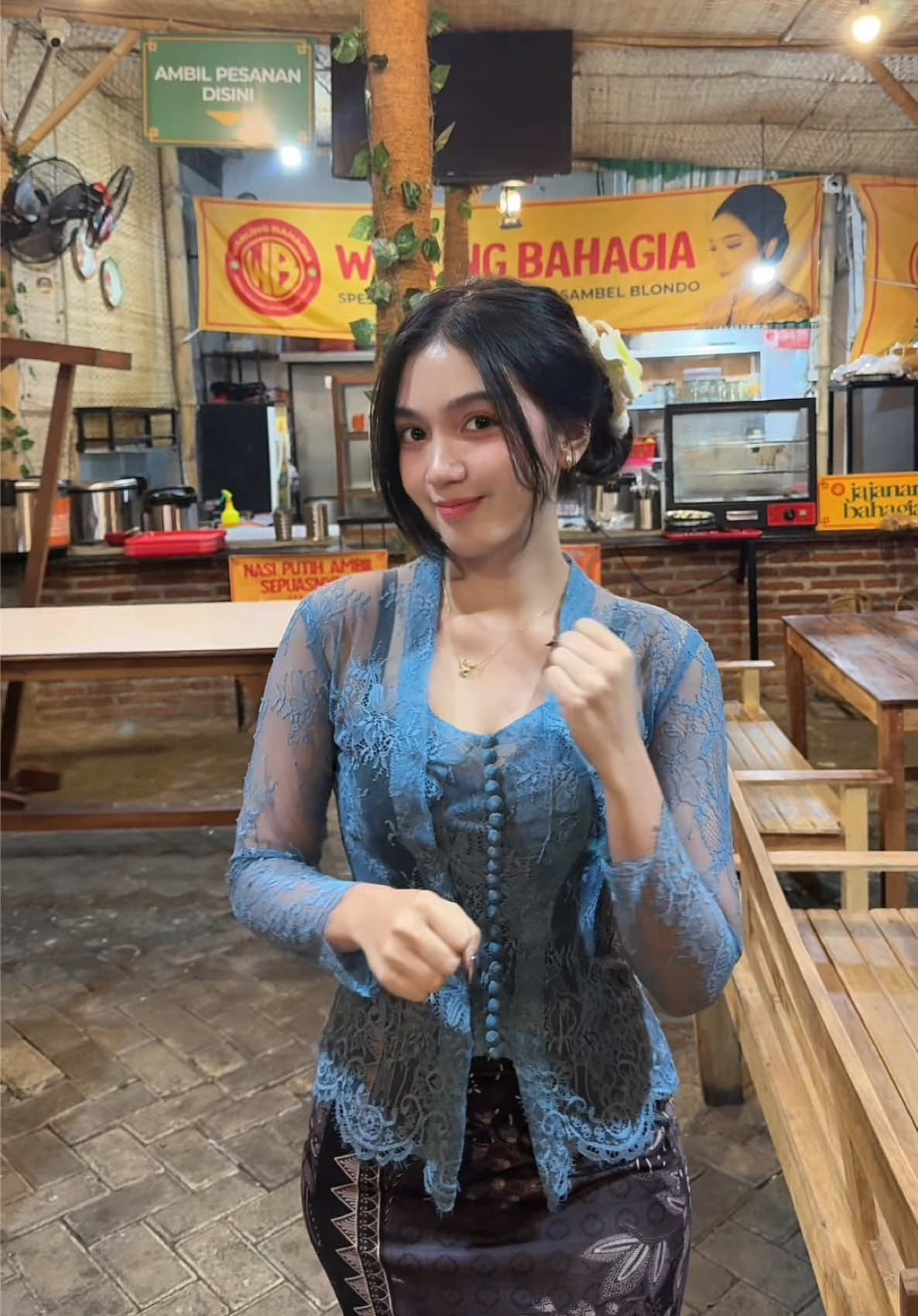 ora oleh meri karo ena'e bebek blondo @Warung Bahagia #velocity #kulinermalang #viral #fypシ #kebaya #bulan #xybca