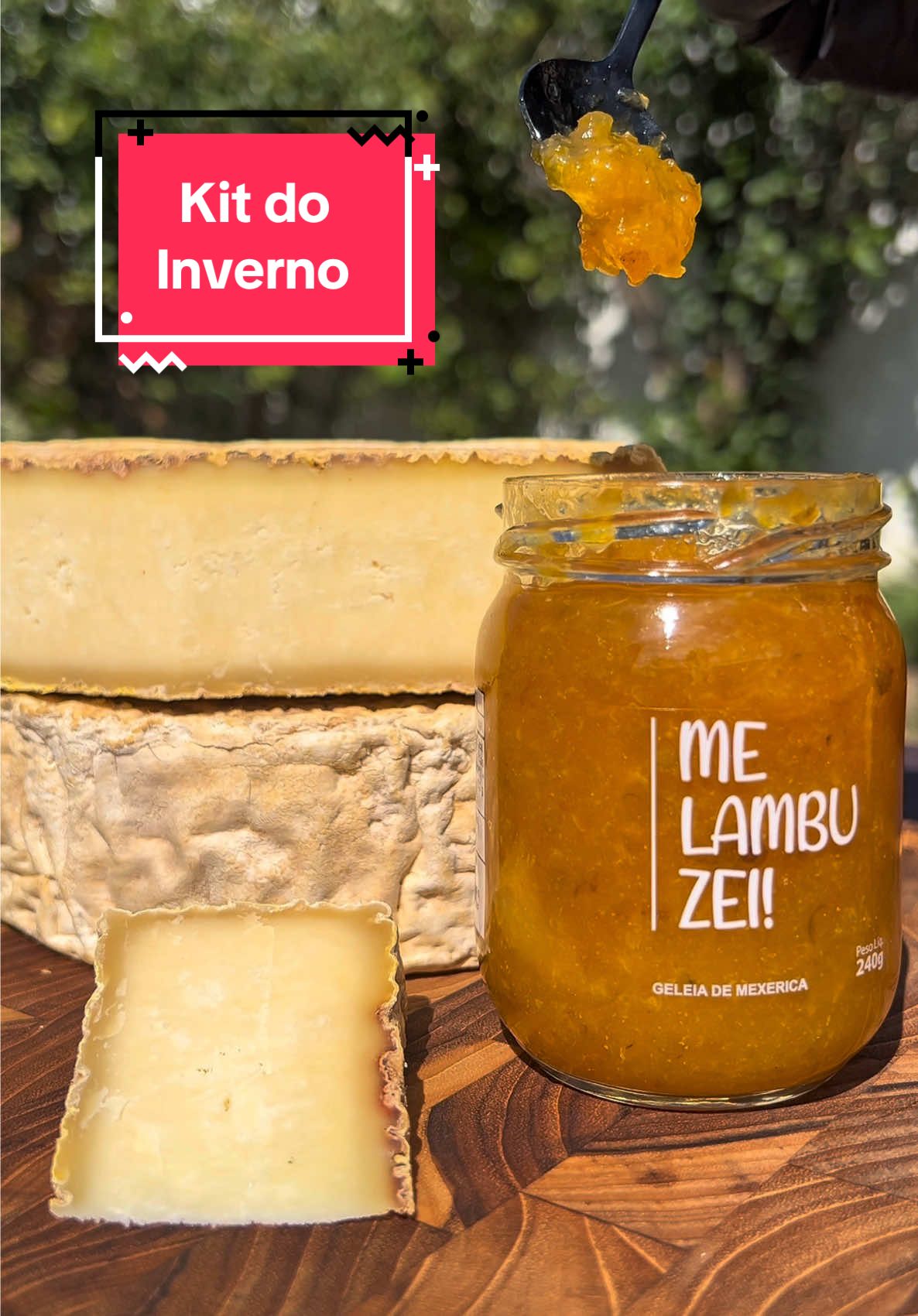 O nome já diz tudo: Kit do Inverno ❄️🧀 Queijo Canastra meia cura com Geleia de Mexerica artesanal. 🍊 Textura amanteigada + toque cítrico da fruta da estação = combinação irresistível. Edição limitada! 🔗 Dá pra encomendar pelo link da bio. Conta pra gente: vocês preferem com pão, puro ou na tábua? 👇 #QueijoArtesanal #Canastra #GeleiaDeMexerica #KitDoInverno #Fusqueijão