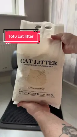 Eco friendly, biodegradable cat litter that clumps perfectly and lasts for ages!  #catlitter #catlitterbox #tofucatlitter 