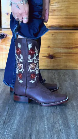 brown womens rodeo toe for $120😍 210-999-5119📲 #fentysuperbrandday #fyppppppppppppppppppppppp #fyppppppppppppppppppppppppppppppppppp #texasbootranch #viraltiktok #fypppppppp 