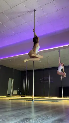 #poledancing #poleexoticdance #polegirl #stretchingexercises #ukrainiantiktok 