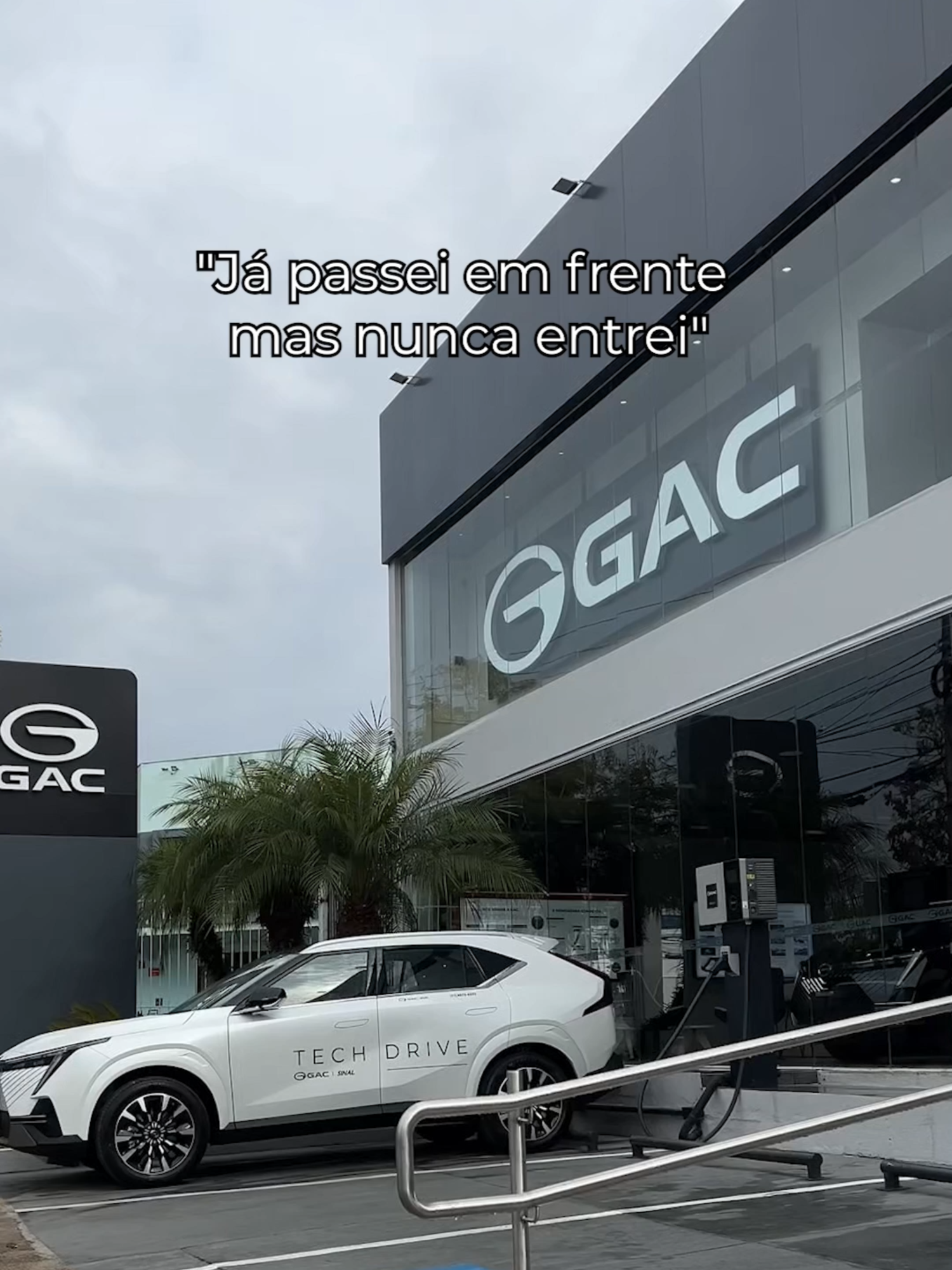 O futuro da mobilidade tá logo ali, estacionado na sua frente. Só falta você entrar e testar. Quer viver esta experiência? Chame a GAC e te conectamos com a concessionária mais próxima. ⚡🚗 #GAC #GACBrasil #ConcessionariaGAC