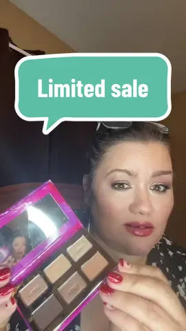 Limited time sale showing up in this @tarte cosmetics #tartecosmetics #eyeshadowpalette ! This is so compact and easy to take in the go. #backtoschooldeals are hot right now. #backtoschoolsales #tiktokbacktoschool #tiktokmademebuyit #backtoschooltiktokshop 