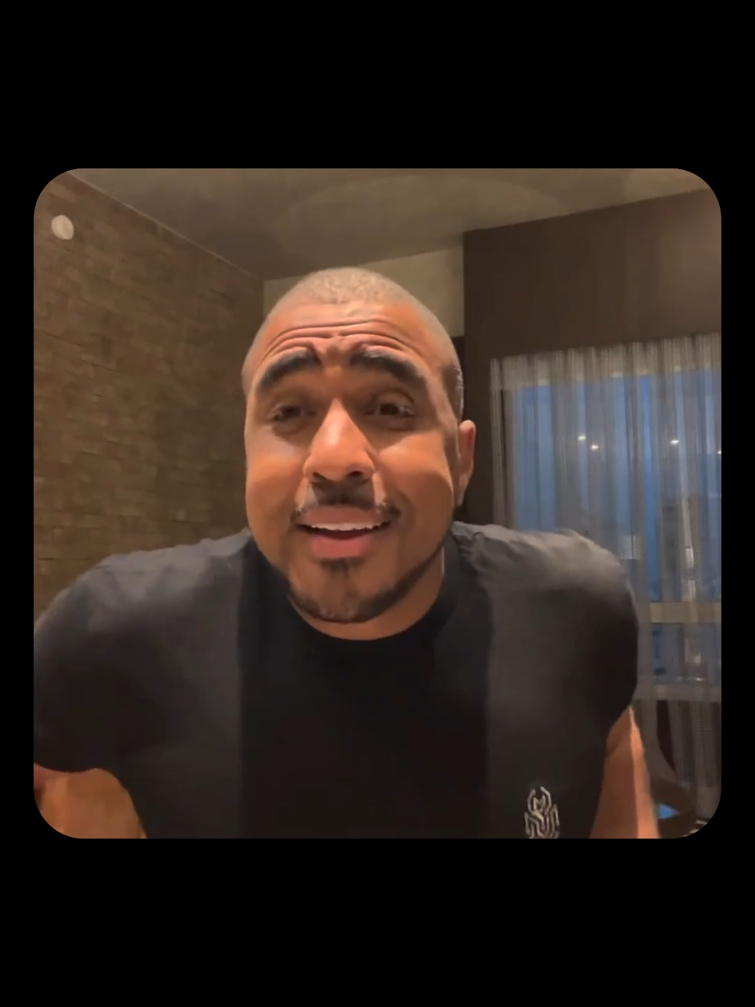 apenas não seja o prêmio de consolação de uma mulher. #raiamsantos