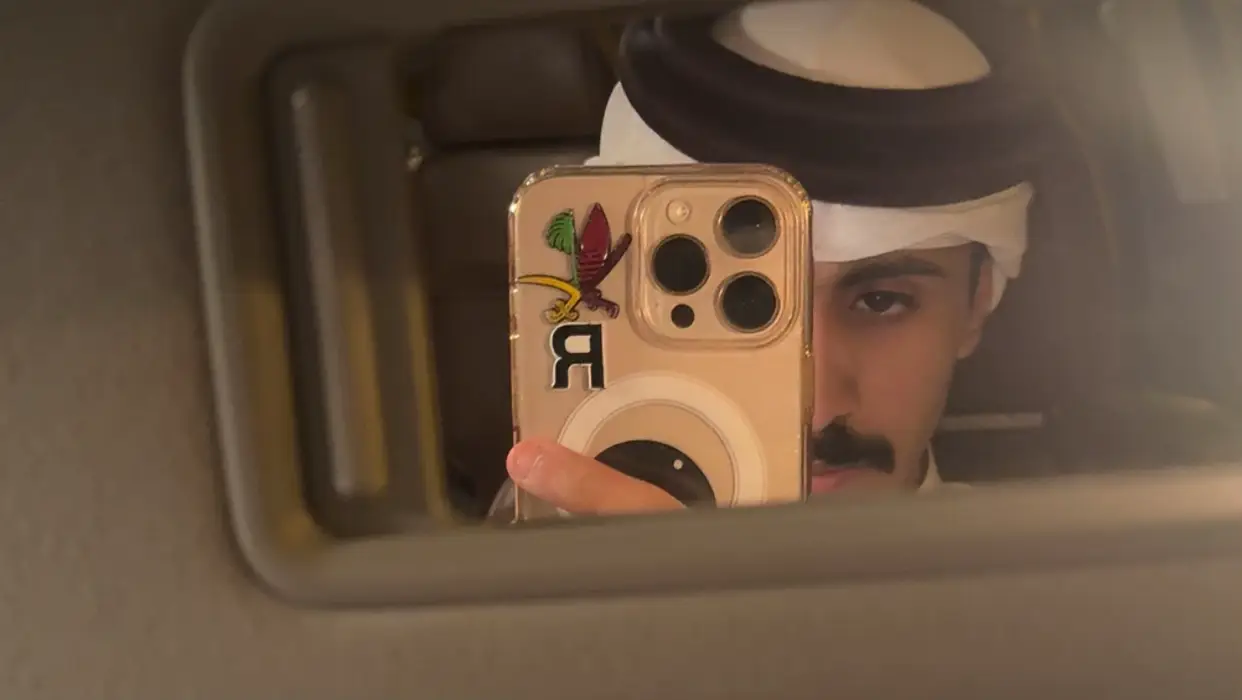متقلب الود  . . لاتقبل معاذيره ‏خله يذوق الجفى والويل والحره ‏من يضمن تسامح ذنوبه وتقصيره ‏يقدر يعيد الخطاء نفسه مية مره