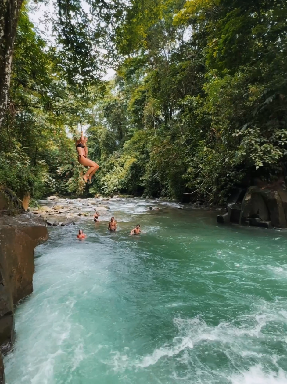 one of the best spots in La Fortuna in Costa Rica to swim and play! 📍El Salto (Rope Swing) #beautifulplaces #paradise #costarica #traveldestinations 