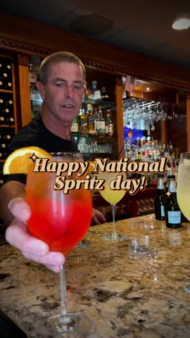 Happy National Spritz Day! Come to Lenny’s to enjoy amazing food and of course an aperol or limoncello spritz 🍷       #FoodTok #fyp #spritz #aperolspritz #aperolspritz #limoncello #drinks #italian #italianfood #friday #dinner #DinnerIdeas 
