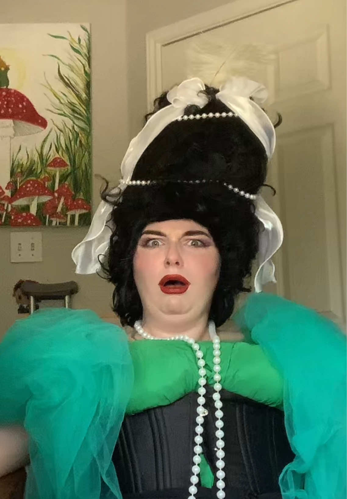 The queen is traumatized😀💀 #cringe #cringeaudio #wth #sus #hilarious #funny #fyp #fyppage #foryoupage #Siblings #siblingcheck #sisters #suspicious #queencharlotte 