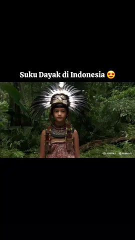 Dayak adalah etnis asli yang mendiami Pulau Kalimantan atau dikenal juga dengan nama Borneo. Suku Dayak kebanyakan hidup di sepanjang sungai besar dan menjadikannya sebagai jalur transportasi serta sumber kehidupan. #dayak #dayakkalimantan #fypage #fypシ゚viral #fyp #fyppppppppppppppppppppppp #dayakviral 