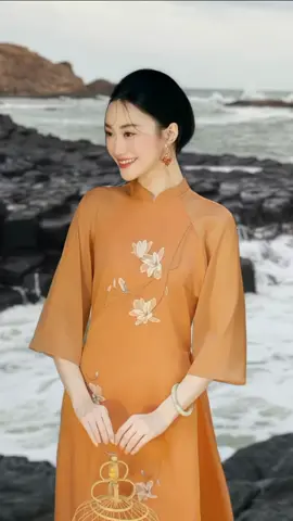 Set áo dài cách tân nữ Econice tơ óng 4 tà #aodaixinh #aodainu #aodai #666 #aodaicachtan #aodai4ta #setaodai 