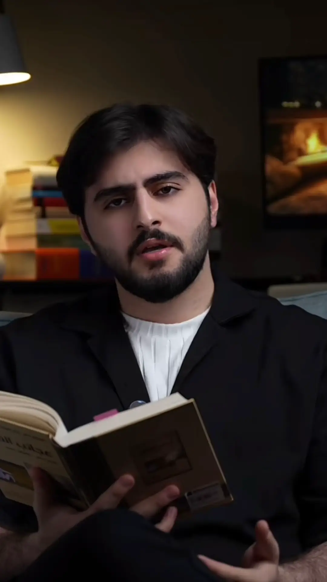 صاحب النفس العزيزة هو شخص يمتلك ثقة عالية بنفسه، ويقدر ذاته، ولا يسمح لأحد بأن يؤثر على قراراته أو مشاعره بشكل سلبي. هذا الشخص: 1. *يثق بنفسه*: لديه ثقة عالية بقدراته ومواهبه. 2. *يحدد حدوده*: يعرف ما يقبله وما لا يقبله، ويحدد حدوده بوضوح مع الآخرين. 3. *لا يسمح بالإساءة*: لا يسمح لأحد بأن يسيء إليه أو يؤثر على مشاعره بشكل سلبي. 4. *يتمتع بالاستقلالية*: يتحمل المسؤولية عن قراراته وتصرفاته. 5. *يتمتع بالاحترام الذاتي*: يحترم نفسه ويقدر ذاته. صاحب النفس العزيزة يمتلك شخصية قوية ومستقلة، ويستطيع أن يتعامل مع التحديات والصعوبات بثقة واعتزاز بنفسه. #اكسبلور  #اكسبلورexplore  #حمزة_الفاضل  #fyp 