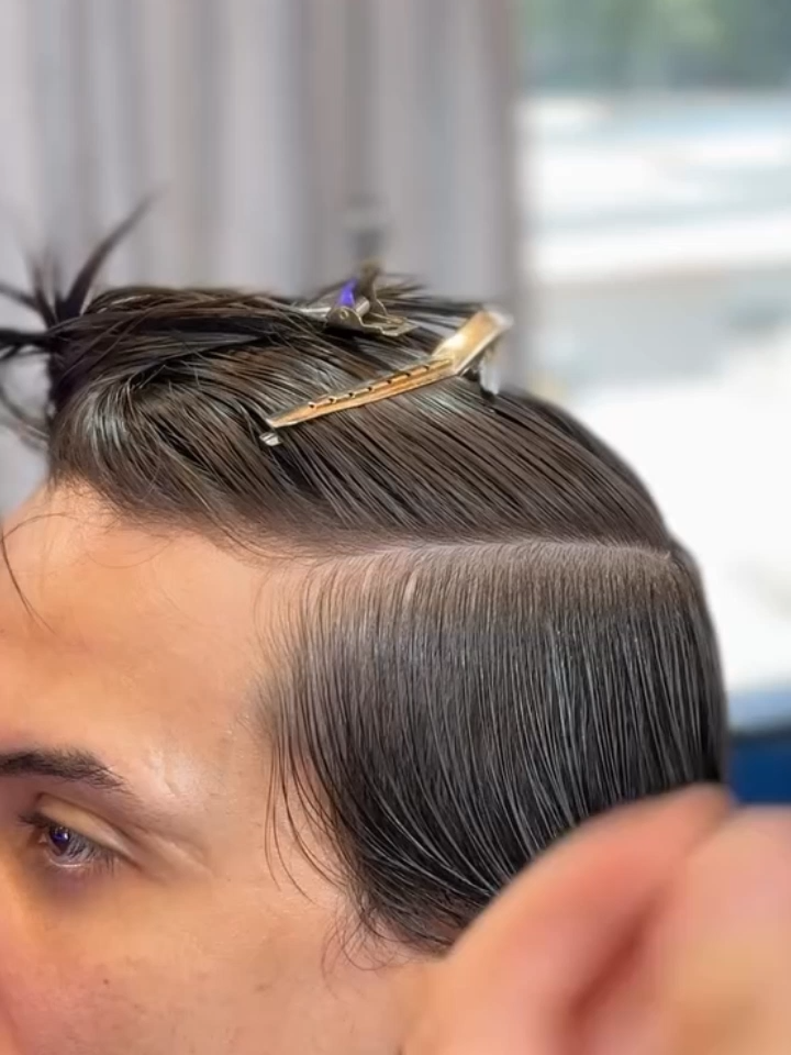 ✂️ Si quieres aprender barbería ve ya mismo al link que esta en mi perfil  y comenta “Barbería” para que te muestre cómo puedes aprendé ésto y mucho más con nuestro Curso de Barbería Profesional desde Cero 👉🏼 Capacitarte desde tu casa ahora es posible con nuestro curso de Barbería en Línea 😎 🎖️+Más de 10.000 alumnos ya se CERTIFICARON 🚀 🛑¿Vos qué estás esperando? Ve ya mismo al link del perfil o comenta la palabra “Barbería” y te envío toda la info! #BarberoProfesional #AprendeBarbería #BarberosDelMundo #CursoDeBarbería #BarberíaOnline #CorteModerno #Argentina #AprenderBarbería #EmprendeEnBarbería #BellezaProfesiona #BarberShop #Barbería #EstiloBarber #Mexico #BarberLife #DegradadoPerfecto #CortesDeCabello #FadeCut #BarberStyle #USA