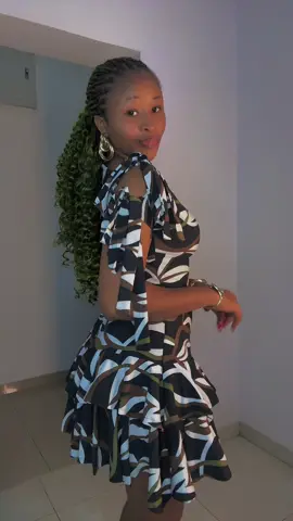 Dress is available as seen and in different beautiful prints and sizes S M L : N45k  To order, our business WhatsApp number is in bio. Just take a screenshot and send us a dm #jhessofficial #jhemawears 