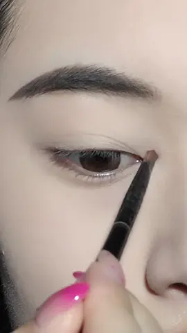 new pink eye makeup tutorial 🍥 #makeup #makeuptutorial #eyemakeup #pink #girl #beauty #BeautyTok #pinkeyemakeup 
