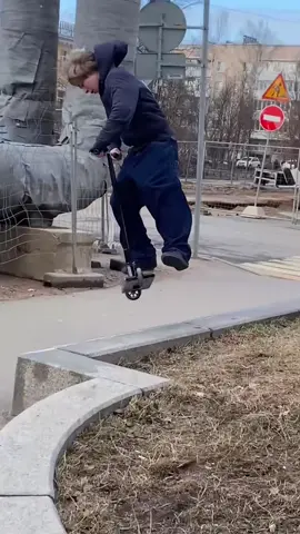 #scootertricks #hellride #fyp #genaartamonovv #gena #tiltlife #r #trend #styleinspo
