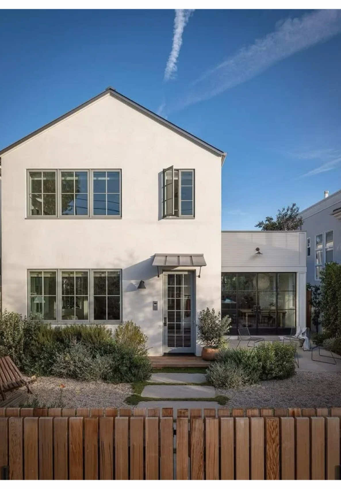 🏠 Thinking about buying a home? Make sure you know what you value and what the market values. @RE/MAX Canada #sponsored #ad 